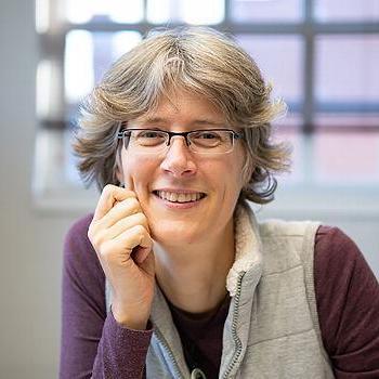 Alfred University Associate Professor of Glass Science and 工程 Doris Möncke